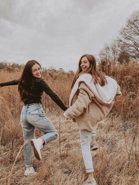 Best Friend Fotos, Taustakuva Iphone Disney, Foto Best Friend, Era Victoria, Bff Pics, Bff Photography, Sisters Photoshoot, Best Friend Photography, Best Friend Poses