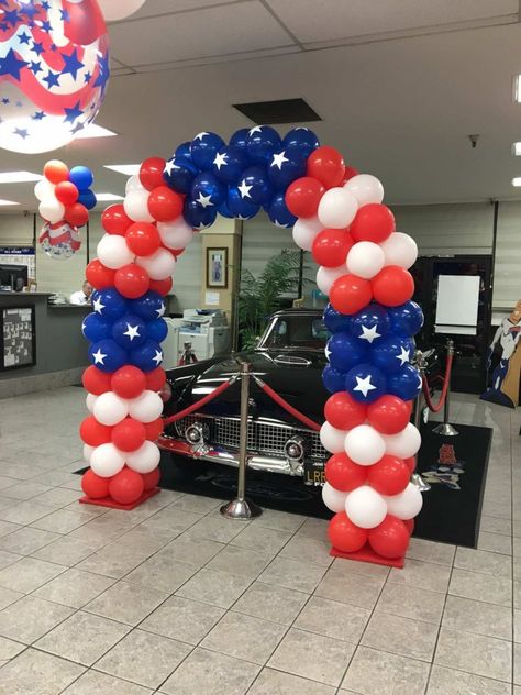 Patriotic Balloon Arch, 4th Of July Balloon Arch, Homecoming Decorations, Football Balloons, Patriotic Decorations Party, Balloon Arch Decorations, Promotion Party, 4th Of July Parade, Fourth Of July Decorations