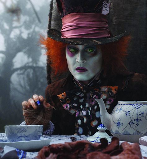 Johnny Depp Birthday, Alice Kingsleigh, Tarrant Hightopp, Johnny Depp Mad Hatter, Mad People, Barnabas Collins, Kaptan Jack Sparrow, Alice In Wonderland Aesthetic, Tim Burton Films