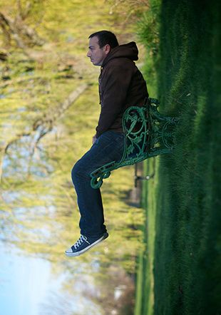 Forced perspective photography can create some very unusual photographs. "Take A Seat" captured by Guzzphoto. Illusion Fotografie, Photo Illusion, Optical Illusion Photos, Forced Perspective Photography, Illusion Photography, Illusion Photos, Perspective Photos, Profile Photography, Forced Perspective