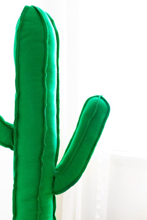 How To Make a Giant Plush Cactus | studiodiy.com Cactus Bedroom, Advanced Sewing Projects, Fake Cactus, Cactus Cushion, Giant Plush, Cactus Party, Cactus Diy, Studio Diy, Diy Decor Crafts