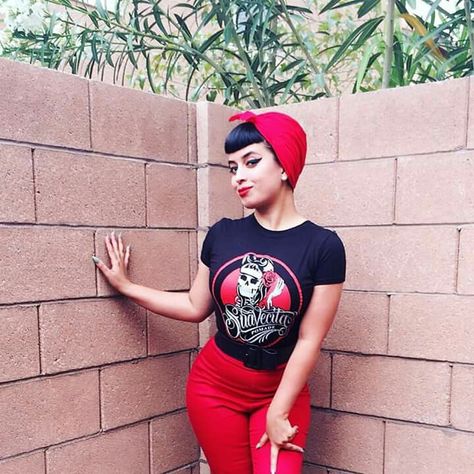 vintage vandalizm Moda Pinup, Pinup Hair, Pin Up Looks, Horror Punk, Estilo Pin Up, Rockabilly Girl, Rockabilly Outfits, Retro Beauty, Pin Up Hair