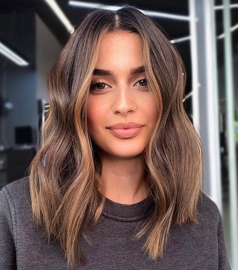 Sombre Hair, Rambut Brunette, Hair Contouring, Short Hair Highlights, Brown Hair Looks, Brown Hair Inspo, Brunette Hair With Highlights, Brunette Balayage Hair, Brown Hair Balayage