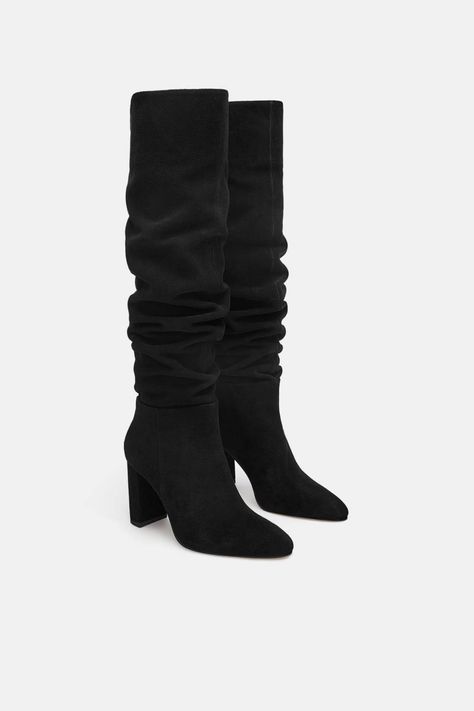 4 Fashion Essentials Princesses Always Pack for NYC | Who What Wear Kasut Wanita, Black Leather Boots Tall, Leather High Heel Boots, Timeless Shoes, Dr Shoes, Leather Boots Heels, Slouchy Boots, Belt Women, Tall Leather Boots