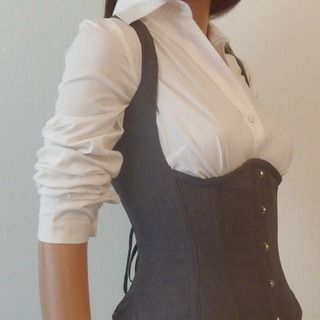 Links to an easier starter version. Put this on the list of things I'll probably never do... Free Corset Pattern, Corset Tutorial, Diy Corset, Outfit 2020, Corset Vest, Corset Outfit, Corset Pattern, Diy Vetement, Underbust Corset