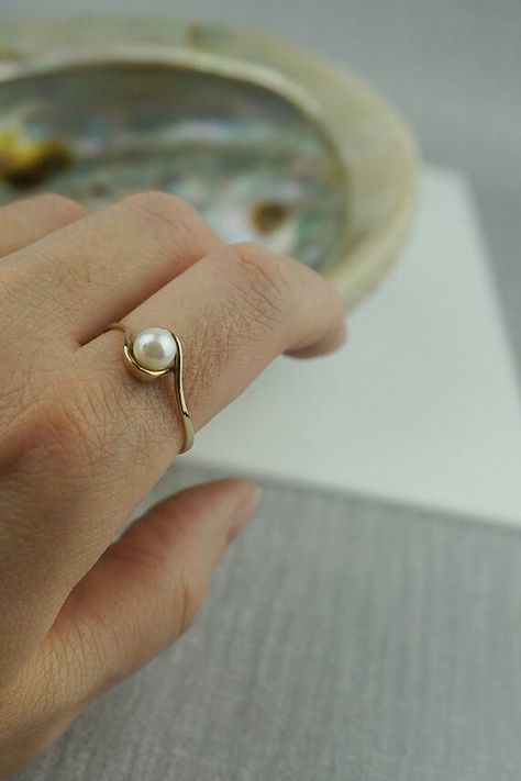 Pearl Silver Engagement Ring, Pearl Ring Design, Pearl Ring Simple, Vintage Pearl Ring, Gold Ring Simple, Stone Ring Design, Pearl Rings Vintage, White Pearl Ring, Silver Pearl Ring