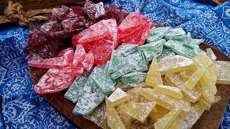 Christmas Rock Candy, Rock Candy Recipe, Side Ideas, Candy Fashion, Hard Candy Recipes, Candy Creations, Pudding Cheesecake, Old Fashioned Candy, Candy Recipe