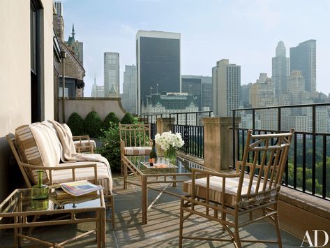 See How a Historic Manhattan Apartment was Updated Without Losing its Architectural Integrity Photos | Architectural Digest Shelton Mindel, Apartment Makeover, Manhattan Apartment, Outdoor Living Design, Apartment Renovation, Pergola Plans, Diy Pergola, Roof Top, Nyc Apartment