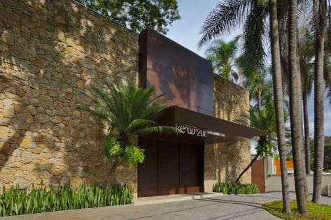 Gallery of Kennzur Spa / Zize Zink Arquitetura - 4 Tropical Landscape Design, Spa Interior Design, Boutique Spa, Bali House, Rustic Exterior, Tropical Architecture, Spa Interior, Stone Facade, Spa Center