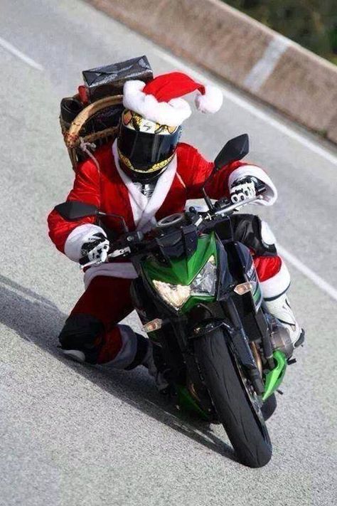 Christmas Motorcycle Pictures, Motorcycle Christmas, Kawasaki Z800, Kawasaki Motorcycle, Xmas Photos, Motorbike Girl, Motorcycle Pictures, Kawasaki Motorcycles, The One Where