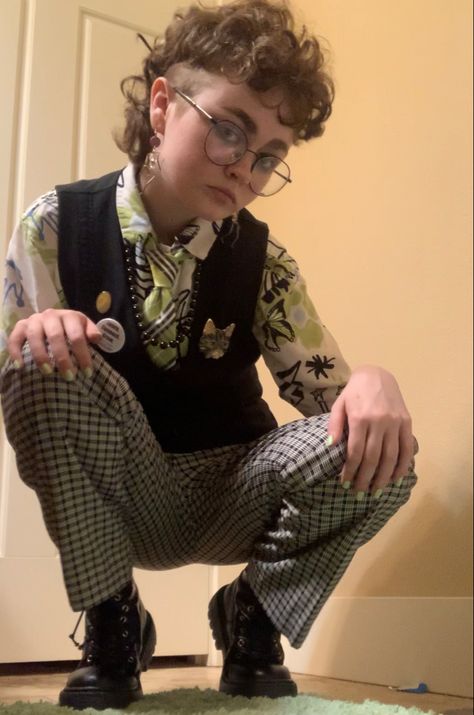 chaotic academia, will wood, androgynous, clowncore formal outfit, art teacher aesthetic Chaotic Academia Outfits, Art Teacher Aesthetic, Non Binary Fashion, Teacher Aesthetic, Outfit Art, Will Wood, Chaotic Academia, Academia Outfits, Fashion Formal