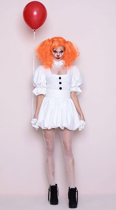 Get ready to float, y'all. #halloween #ideas #halloweencostumes Customes Halloween, Pennywise Halloween Costume, Makeup Zombie, Meme Costume, Dekorasi Halloween, Clown Clothes, Halloween Coustumes, Halloween Clown, Holloween Costume