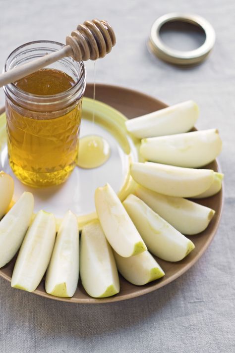 The Symbolism Behind Rosh Hashanah Food Rosh Hashanah Recipes, High Holidays, Jewish New Year, Yom Kippur, Jewish Recipes, Rosh Hashanah, Unhealthy Food, Heart Healthy, Healthy Fats