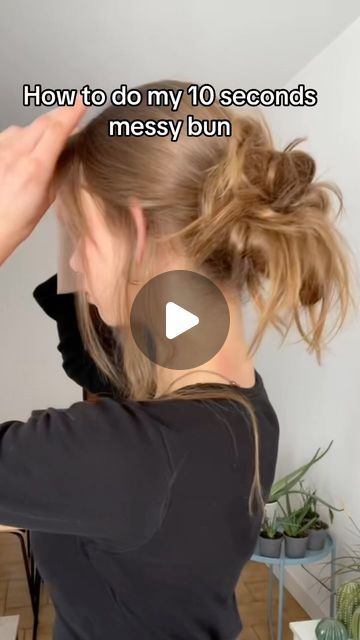 Messy Hair Bun Tutorial, Easy Messy Hairstyles, Quick Messy Bun, Low Bun Tutorials, Low Messy Buns, Cute Messy Buns, Easy Messy Bun, Messy Hair Bun, Perfect Messy Bun