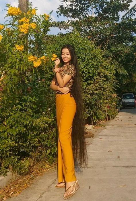 Longest Hair, Hypebeast Fashion, Extremely Long Hair, Female Celebrity Fashion, Arabian Beauty Women, Myanmar Dress Design, Long Black Hair, Long Hair Girl, Long Hair Women