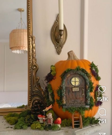 Pumpkin Cottage, Diy Halloween Home Decor, Pumpkin Fairy House, Fall Crafts For Adults, Fall Fairy, Pumpkin Decorating Contest, Pumpkin Contest, Diy Miniatures, Halloween Fest