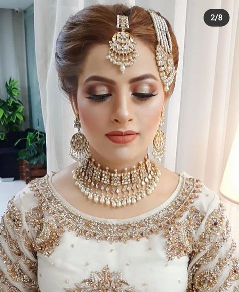 Nikkah Jewellery, Nikkah Jewelry, Makeup For White Dress, Nikkah Ideas, Wedding Dresses Pakistani, Dresses Pakistani, Party Makeup Looks, Dress Pakistani, Pakistani Bridal Makeup