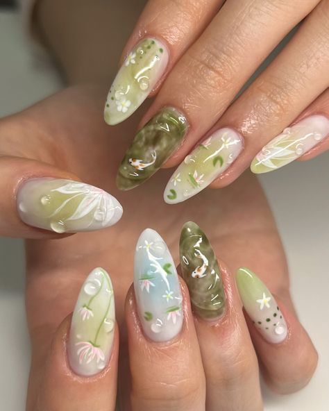 Coy Fish Nails, Zoifishh Nails, Koi Pond Nails, Koi Fish Nail Art, Pond Nails, Koi Nails, Koi Fish Nails, Green Nails Art, Fish Nail Art