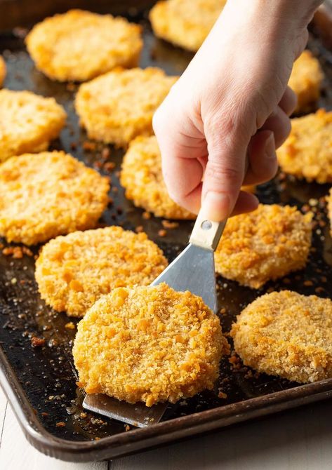 Fried Green Tomatoes Oven Baked, Fried Green Tomatoes No Cornmeal, Green Tomatoes Fried, Baked Green Tomatoes Recipe, Fried Green Tomatoes Recipe Easy Oven, Fried Tomatillo Recipes, Baked Fried Green Tomatoes Recipe, Baked Green Tomatoes Oven, Oven Fried Green Tomatoes Recipe