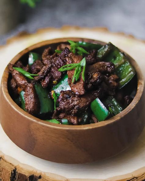 Jalapeno Beef Stirfry | Chinese American Recipe - Haleem Eats Steak And Jalapeno Recipe, Jalapeno Beef Stir Fry, Beef Jalapeno Recipes, Jalapeno Steak, Hot Pepper Recipes, Ribeye Steak Recipes, Keto Beef, Steamed White Rice, Chinese Restaurants