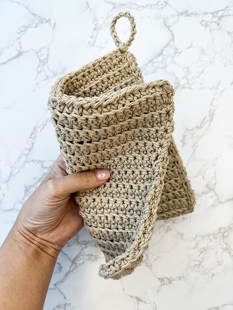 Easy Crochet Potholders For Beginners, Crochet Patterns Pot Holders Free, Crochet Kitchen Cloth, Crochet Pattern Potholder, How To Crochet A Pot Holder, Simple Crochet Potholders, Easy Pot Holders Crochet, Diy Hot Pads Potholders, Crochet Bowl Holder