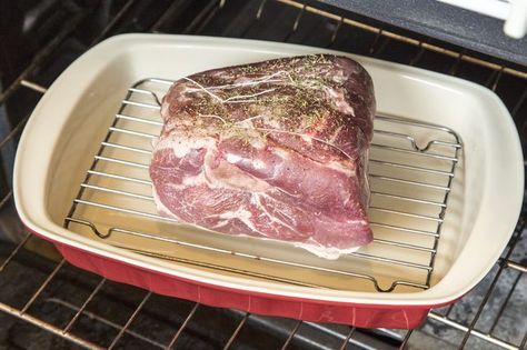 How to Cook a Pork Roast Bone-in Center Cut Pork Roast, Baked Pork Roast, Pork Roast Recipes Oven, Bone In Pork Roast, Cooking Pork Loin, Sirloin Roast Recipes, Roast In Oven, Bone In Pork Loin, Pork Sirloin Roast