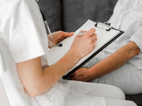 Close-up doctor taking notes Free Photo | Free Photo #Freepik #freephoto #medical-checkup #health-checkup #check-up #medical-examination Checkup Medical, Instagram Background, Wear Perfume, Medical Examination, Vet Clinics, Taking Notes, Healthcare Industry, Health Check, Medical Professionals