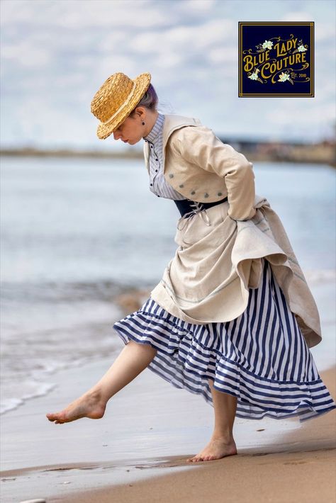 Edwardian Lady paddling in the sea showing off her petticoat as she hitches her skirts up.. Edwardian Skirt, Lincoln England, Petticoat Pattern, Walking Skirt, Vintage Seaside, Belle Epoch, Summer Lookbook, Edwardian Fashion, Historical Costume