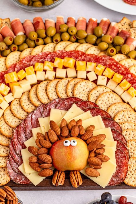 10 Minute Thanksgiving Snack Board Turkey Themed Snacks, Charcuterie Board Turkey, Thanksgiving Charcuterie Board Turkey, Turkey Snack Board, Thanksgiving Snack Board, Turkey Charcuterie Board, Charcuterie Board Ideas Simple, Turkey Charcuterie, Snack Lays