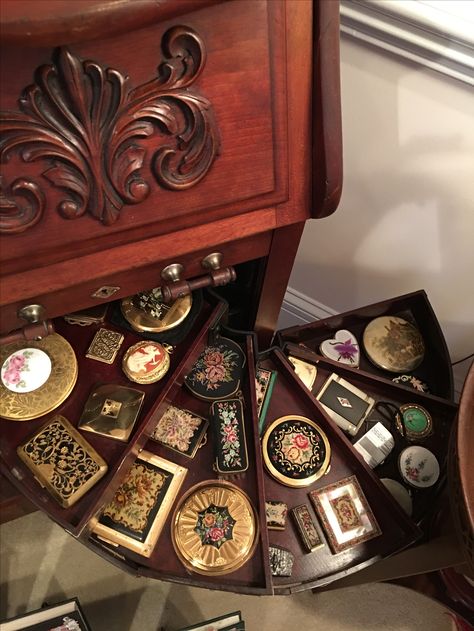 My Vintage Compact Collection in a Dental Cabinet Vintage Makeup Storage, Vintage Items Aesthetic, Vintage Jewelry Box Aesthetic, Collectors Aesthetic, Vintage Vanity Aesthetic, Trinkets Vintage, Antique Trinkets, Vintage Artifacts, Vintage Trinkets