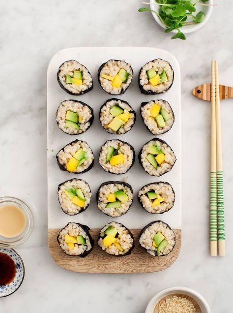 Avocado Cucumber Sushi, Brown Rice Sushi, Cucumber Sushi Rolls, Cucumber Sushi, Rice Sushi, Sushi Recipes Homemade, Veggie Sushi, Sushi Roll Recipes, Sushi Recipe