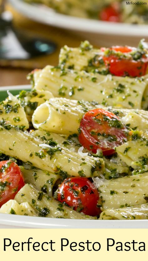 Pasta Recipes Video, Pesto Pasta Recipes, Vegetarian Pasta Recipes, Garlic Olive Oil, Pasta Pasta, Pasta Dinner Recipes, Chicken Pasta Recipes, Pesto Recipe, Easy Pasta Recipes