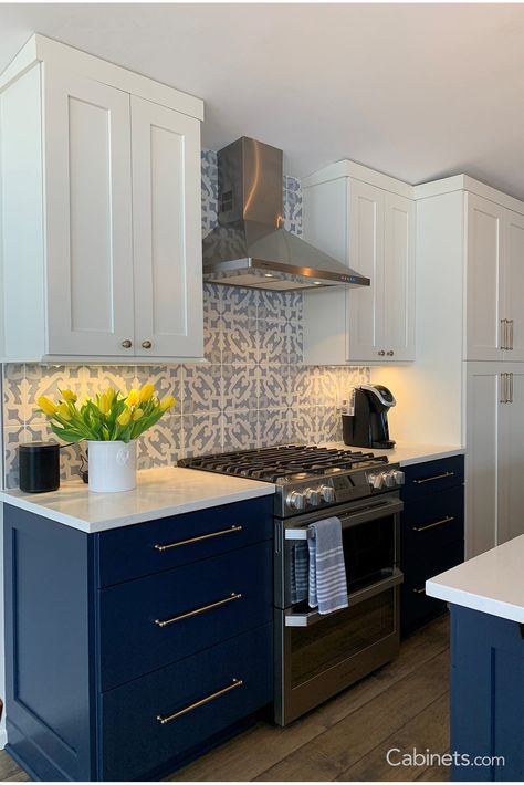 Modern Farmhouse Kitchen with Alabaster and Naval Shaker Cabinets - Cabinets.com Blue And White Kitchen Cabinets, Blue Kitchen Cabinets, Kitchen Ideas Dark, Kitchen Ideas Dark Cabinets, Dark Cabinets, Kitchen Cabinet Colors, Kitchen Inspiration Design, Modern Farmhouse Kitchens, Kitchen Inspo