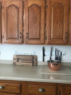 Counter Tops With Oak Cabinets Farmhouse, Kitchen Cabinet Handles For Oak Cabinets, Oak Cabinet Handles, Kitchen Knobs And Pulls Oak Cabinets, Oak Kitchen Cabinets With Gold Hardware, Kitchen Table With Oak Cabinets, Keeping Oak Cabinets In Kitchen, Restained Oak Cabinets, Refinishing Kitchen Cabinets Wood