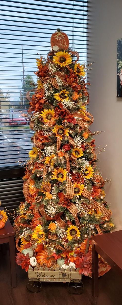 Fall Tree Decorations, Fall Christmas Tree, Sunflower Tree, Thanksgiving Tree, Fall Thanksgiving Wreaths, Fall Trees, Holiday Tree Decorations, Fall Tree, Rustic Fall Decor