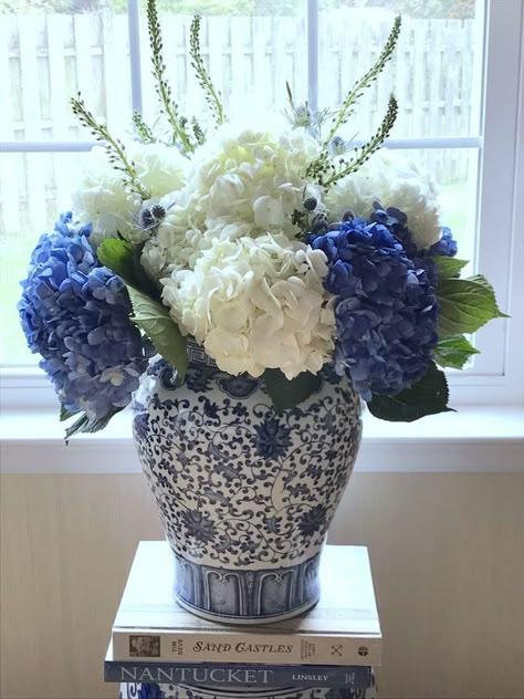 flower vases, Interior decoration, vases Ginger Jar Hydrangeas, Blue White Vase Flowers, Blue Willow Decor Living Room, Blue And White Vases With Flowers Floral Arrangements, Blue China Vase With Flowers, Flowers In Ginger Jars, Ginger Jar Arrangements, Blue And White Vase Arrangement, Hydrangea In A Vase