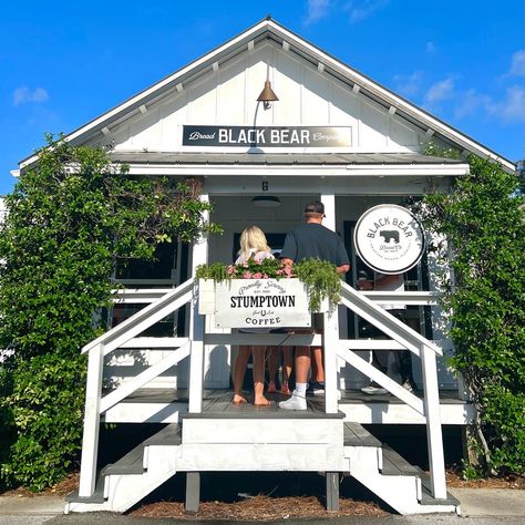 Beach Bakery Coastal Restaurant Exterior, Beach Cafe Exterior, Coastal Ice Cream Shop, Coastal Cafe Exterior, Beach Coffee Shop Aesthetic, Bakery Aesthetic Exterior, Coastal Coffee Shop, Beach Coffee Shop, Beach Bakery