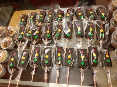 Brownie Traffic Lights, Traffic Light Brownies, Cosmic Brownies, Mini Brownies, Car Themed Parties, Car Themes, Stop Light, Traffic Light, Theme Birthday