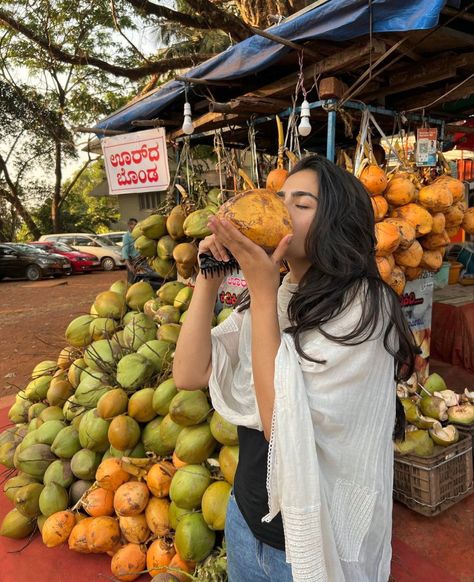 India South India Asthetics, India Instagram Pictures, India Travel Outfit Woman, Pondicherry Outfit Ideas, India Aesthetic, Airport Vibes, Desi Things, India Tourist, India Holidays