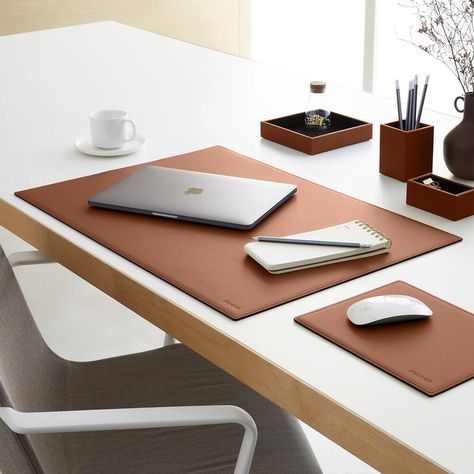 The desk pad Mercurio stands out for its square lines and the matching perimeter stitching: it is the ideal solution for those who want practicality and elegance on their desk #handcrafted by @egloohdesign 👌🏼 Order yours here 👉🏼 https://www.standesk.eu/product-page/desk-pad-mercurio #desksetup #deskpad #deskspace #workspace #workplace #interiordesign #homeoffice Leather Desk Accessories, Smart Desk, Stylish Pens, Brown Accessories, Desk Tidy, Leather Desk, Pc Cases, Desk Set, Accessories Set