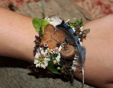 Nature Bracelets - Mama’s Homestead Nature Tape Bracelet, Plant Bracelet, Tape Bracelet Nature Walk, Tape Nature Bracelet, Nature Bracelets Kids, Duct Tape Nature Bracelet, Nature Collage, Nature Projects, Girl Scout Activities