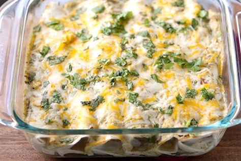 Salsa Verde Chicken Enchiladas --  Been loving Salsa Verde and Cilantro lately so this looks like a winner. Verde Chicken Enchiladas, Salsa Verde Chicken Enchiladas, Green Chicken Enchiladas, Mexican Enchiladas, Chicken Enchiladas Recipe, Verde Chicken, Authentic Mexican Recipes, Salsa Verde Chicken, Easy Salsa