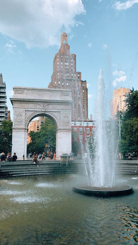 Washington Square Park #nyc #ny #newyork #newyorkcity #greenwich #westvillage #manhattan #nyu #fountain Washington Square Park Nyc, Washington State Parks, Nyc Park, Washington Square Park, Washington Square, West Village, Grad School, Insta Stories, Washington State