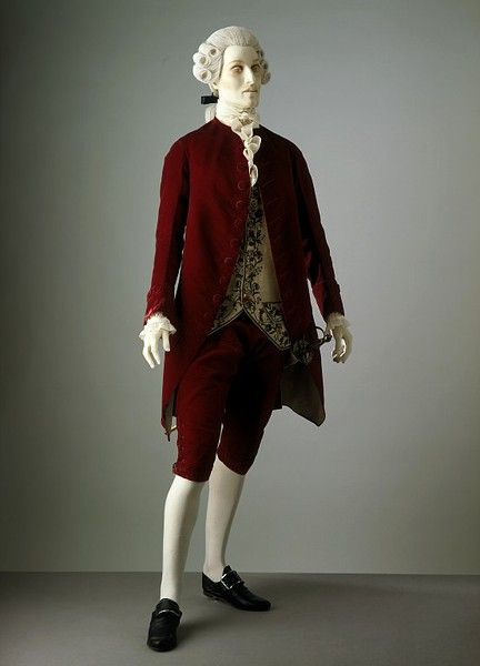 This ensemble illustrates fashionable formal dress for men in the 1770s, and not unlike some of the things Mozart wore. 1770s Fashion, 18th Century Mens Fashion, Formal Dress For Men, 18th Century Dresses, 1700 Fashion, 18th Century Clothing, Century Dress, 18th Century Fashion, Period Outfit