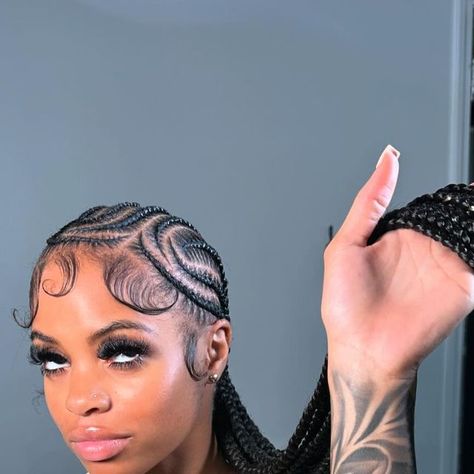 Stitch Braids Dramatic Edges, Curved Stitch Braids, Stitch Braids Freestyle, 12 Stitch Braids, Stitch Braid Ponytail, Braids Freestyle, Freestyle Stitch Braids, Freestyle Braids, Styles Braids