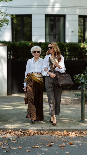 Alexandra Lapp (@alexandralapp) • Instagram photos and videos Style A Silk Scarf, Chanel Street Style, Alexandra Lapp, Ageless Style, Gorgeous Clothes, Next Fashion, Workwear Fashion, Family Fashion, September 1