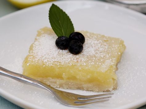 Limoncello Lemon Bars Dessert Recipes Using Limoncello, Recipes With Limoncello Desserts, Limoncello Desserts Italian, Recipes Using Limoncello, Limoncello Recipe Desserts, Limoncello Bars, Limoncello Bar, Limoncello Dessert, Lemoncello Dessert