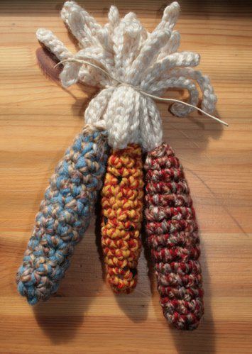 Free crochet pattern for Indian corn  #crochet Corn Crochet, Thanksgiving Crochet Patterns, Thanksgiving Crochet, Crochet Wreath, Indian Corn, Fall Crochet Patterns, Halloween Crochet Patterns, Crochet Gratis, Free Thanksgiving