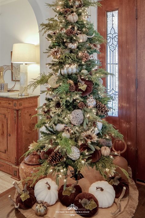 Hosting At Home, Fall Christmas Tree, Types Of Christmas Trees, Simple Thanksgiving, Thanksgiving Tree, Holiday Hosting, Hosting Holidays, Fall Thanksgiving Decor, Fall Deco