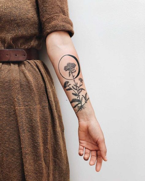 Yarrow and the Waning Gibbous moon tattoo inked on the left forearm by Finley Jordan Waning Gibbous Tattoo, Botanisches Tattoo, Flame Princess, Nature Tattoos, Skin Art, Tattoo Ink, Sleeve Tattoo, First Tattoo, Love Tattoos